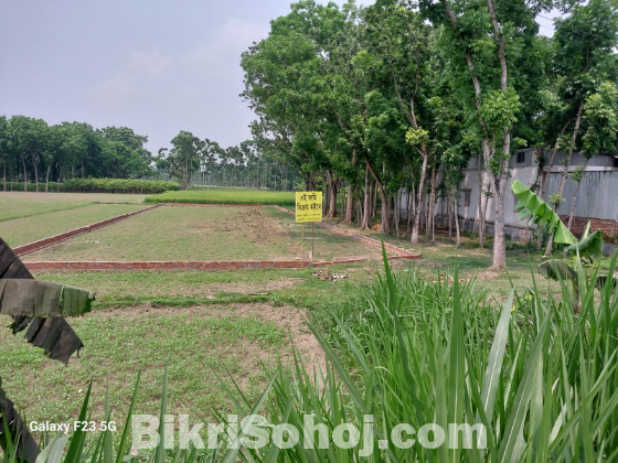মেইন রোড এর সাথে বাণিজ্যিক প্লট